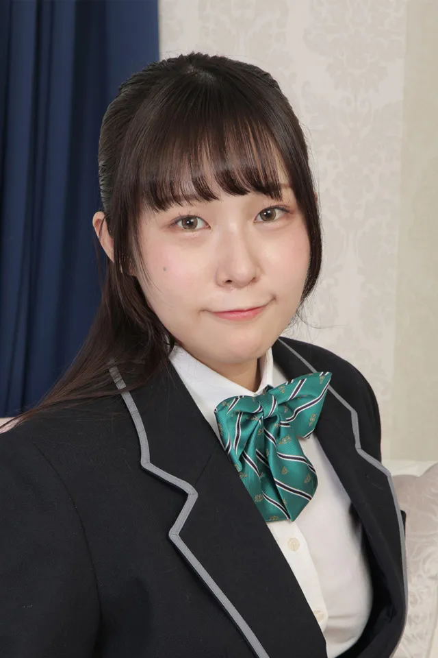 桐谷すずね